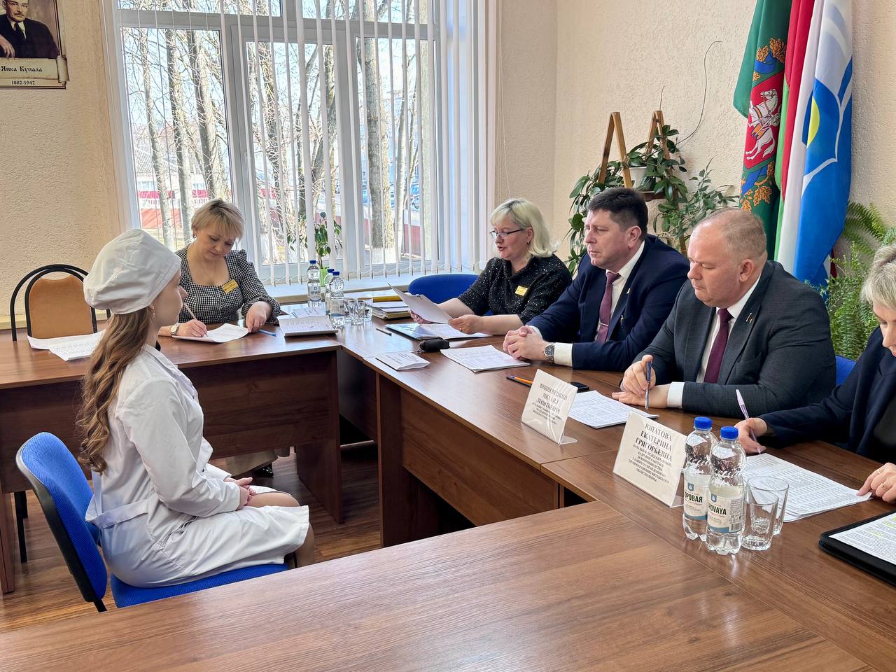 photo 5346318901895172560 y