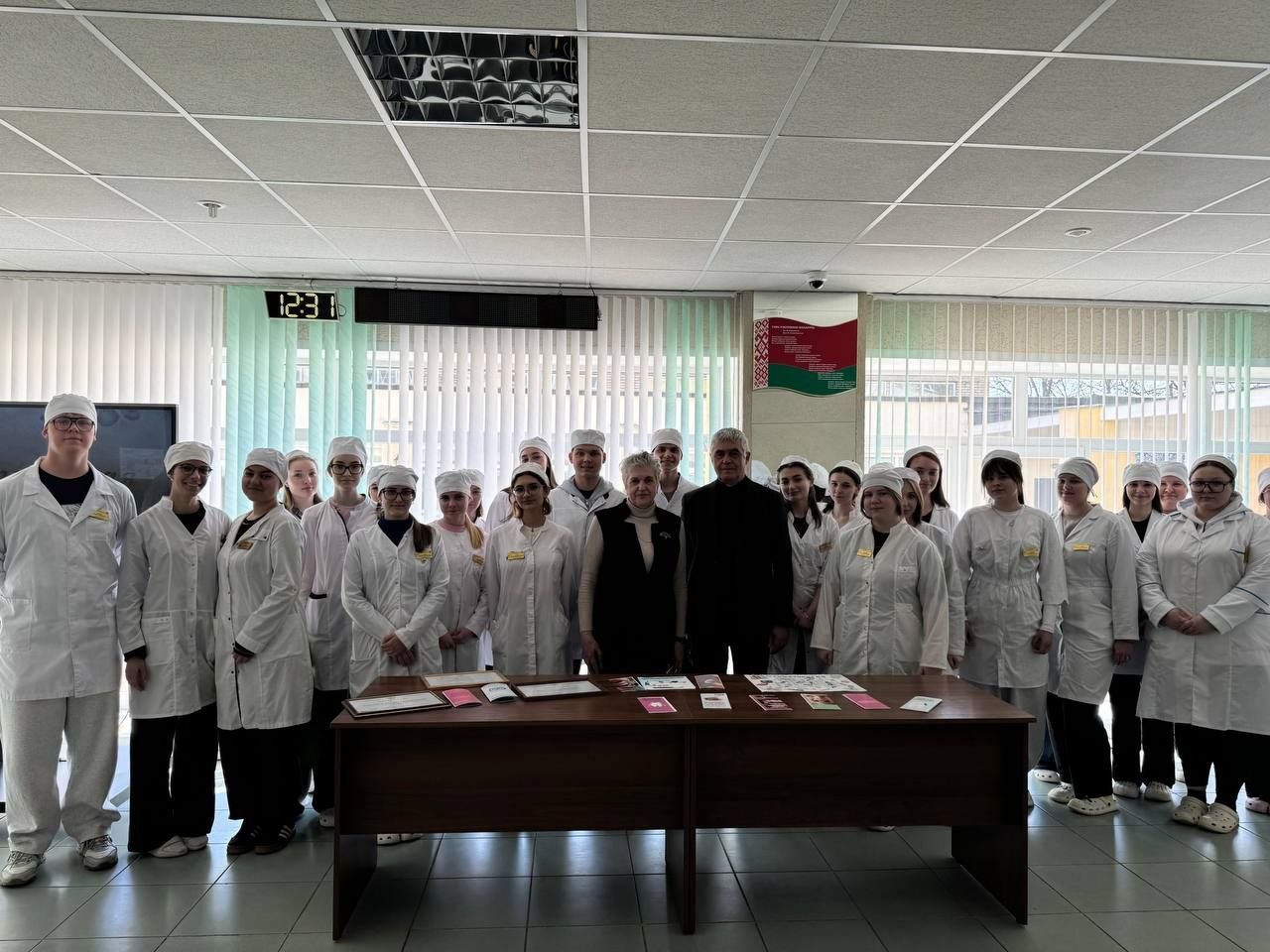 photo 5402267293376517096 y