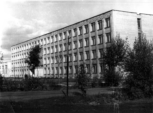 Здание училища введено в строй в 1972 году	